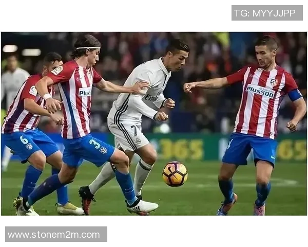 英超激战：曼联3-0战胜皇马乌龙球成比赛转折点引发热议