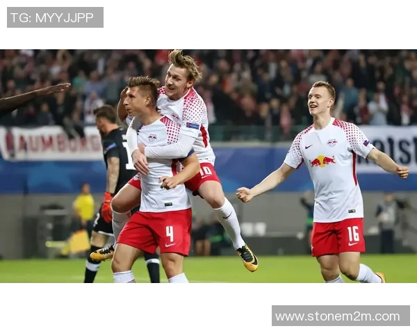 欧冠激战：那不勒斯与莱比锡战成平局红牌事件引发全场热议与转会传闻