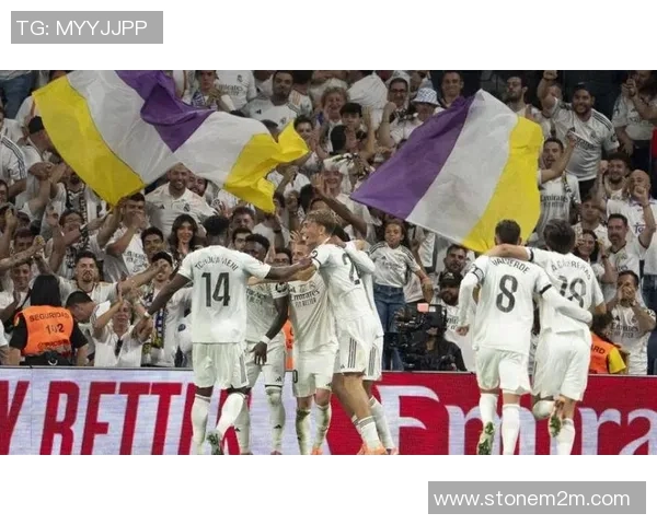 足总杯激战:那不勒斯与巴萨平局点球大战引发全场狂欢与十大精彩进球回顾