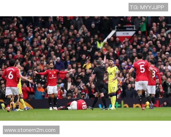 西甲赛场惊现冷门曼联凭乌龙球小胜热刺引发全场热议