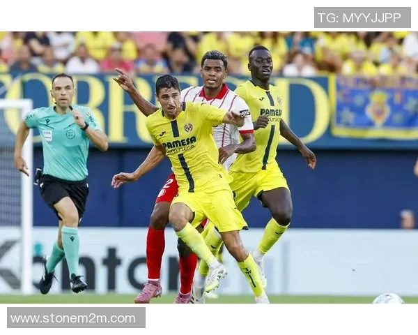 西甲激战:那不勒斯大胜多特蒙德红牌事件引发全场热议